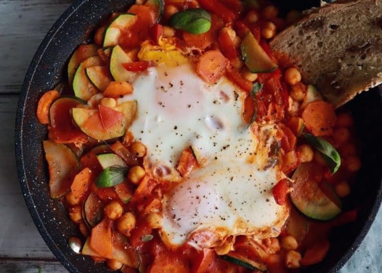Receita de Shakshuka super saborosa e saudável