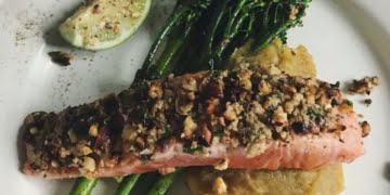 Receita de Salmão com crosta de Avelã com Puré de Batata Doce