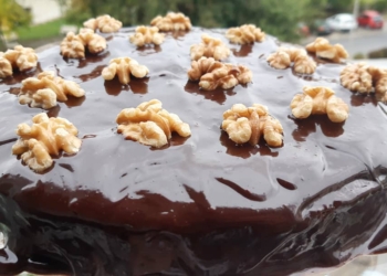 Receita do melhor Bolo de Chocolate com Nozes