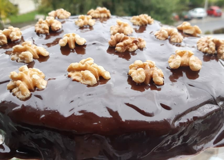 Receita do melhor Bolo de Chocolate com Nozes
