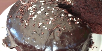 Receita do Bolo de Chocolate com Vinho do Porto e Café
