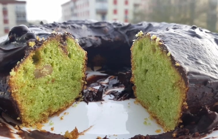 Receita do Bolo Verde de Agrião com Nozes