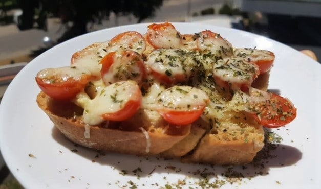 Receita da Bruschetta de Tomate Cereja rápida e prática