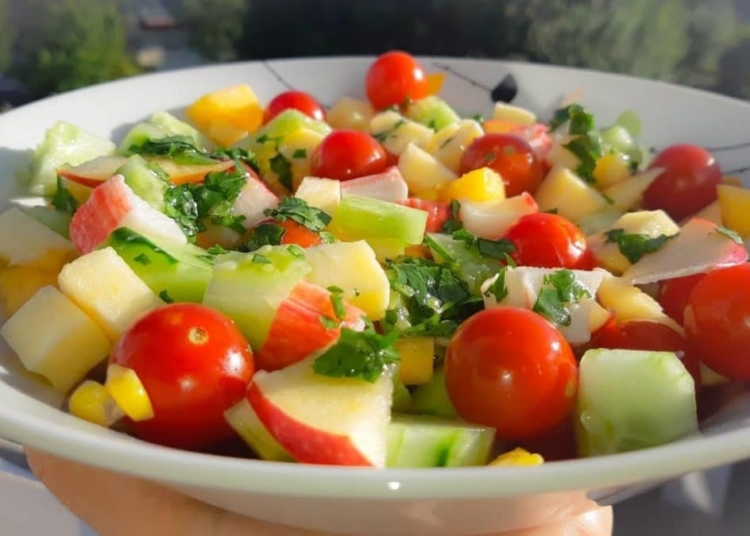 Receita da Salada Tropical fresca e saborosa