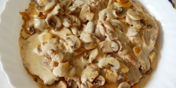Receita de Bifinhos com Natas e Cogumelos