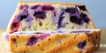 Receita de Bolo de Limão e Mirtilos muito fofo