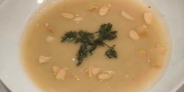 Receita do Creme de Couve-Flor com Funcho e Amêndoas Laminadas