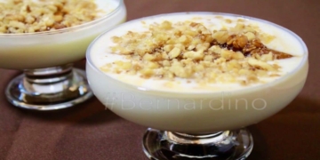 Receita de Peras Caramelizadas com Iogurte