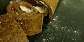 Receita da Torta Enrolada de Aveia com Recheio de Chocolate e Queijo Creme
