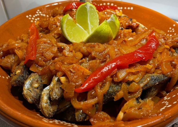 Receita de Chicharros com Cebolada à Moda dos Açores