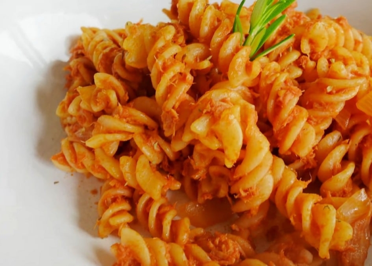 Receita de Fusilli com Atum fácil, rápido e bastante saboroso