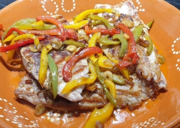 Receita dos Bifes de Atum com Molho de Limão e Pimentos