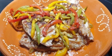 Receita dos Bifes de Atum com Molho de Limão e Pimentos