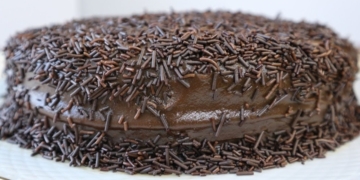 Receita do Bolo de Brigadeiro super fofinho e húmido