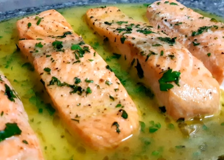 Receita do Salmão no Forno com Molho de Manteiga e Limão