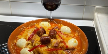 Receita de Repolho Guisado com Chouriço e Ovos