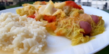 Receita de Salsichas Frescas Enroladas em Couve Lombarda
