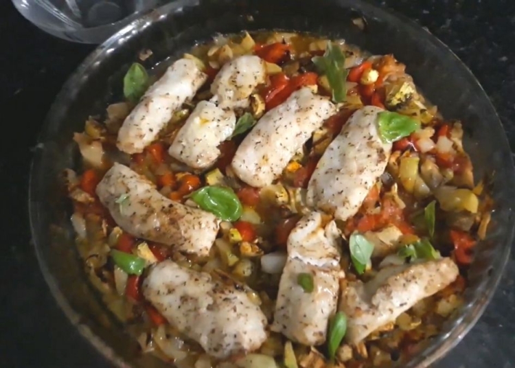Receita de Pescada Mediterrânea sem carboidratos