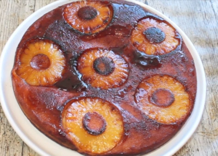 Receita do Bolo de Abacaxi na frigideira feito em 10 minutos