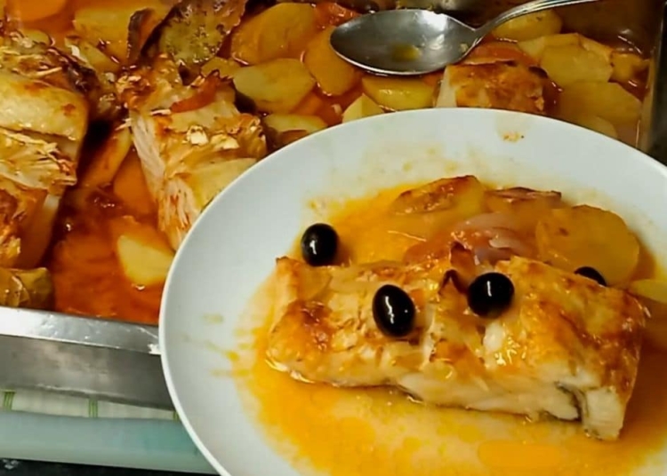 Receita de Bacalhau Assado no Forno com Batatas
