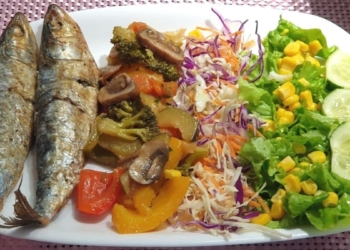 Receita de Sardinhas Assadas com Legumes Salteados