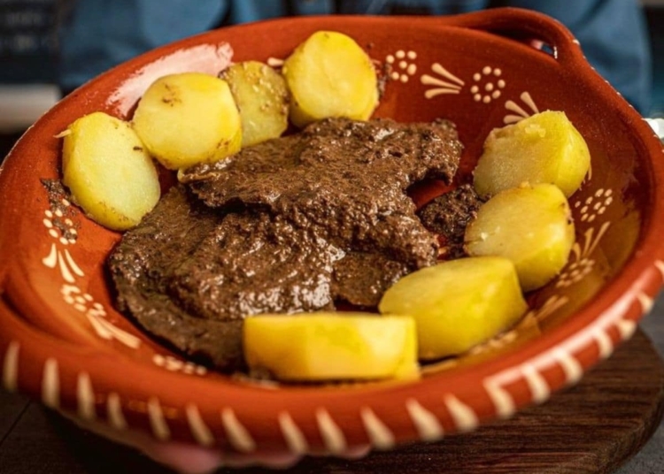 Receita tradicional de Iscas de Fígado à Portuguesa