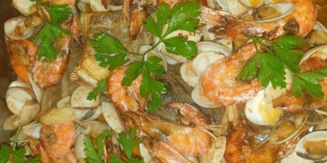 Receita de Bacalhau com Camarão e Amêijoas