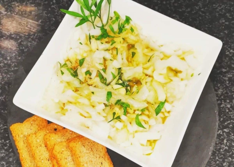 Receita de Bacalhau Desfiado com Salsa rápido e delicioso