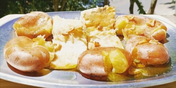 Receita de Bacalhau Grelhado com Batatas a Murro muito fácil e saboroso