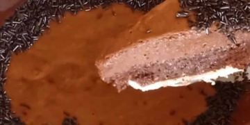 Receita do simples Bolo de Chocolate com Mousse de Chocolate e Base de Suspiro