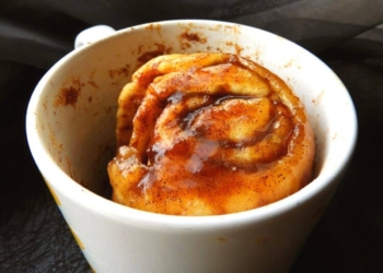 Receita de Cinnamon Roll de Caneca