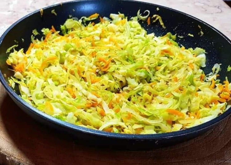 Receita do Salteado de Couve com Cenoura