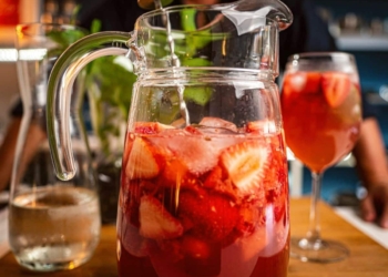 Receita da Sangria Rosé para os dias de calor