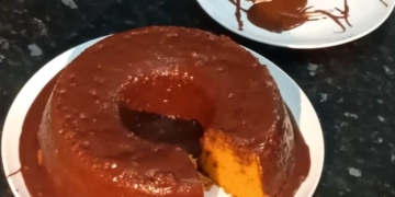 Receita do Bolo de Cenoura com Cobertura de Chocolate super fácil