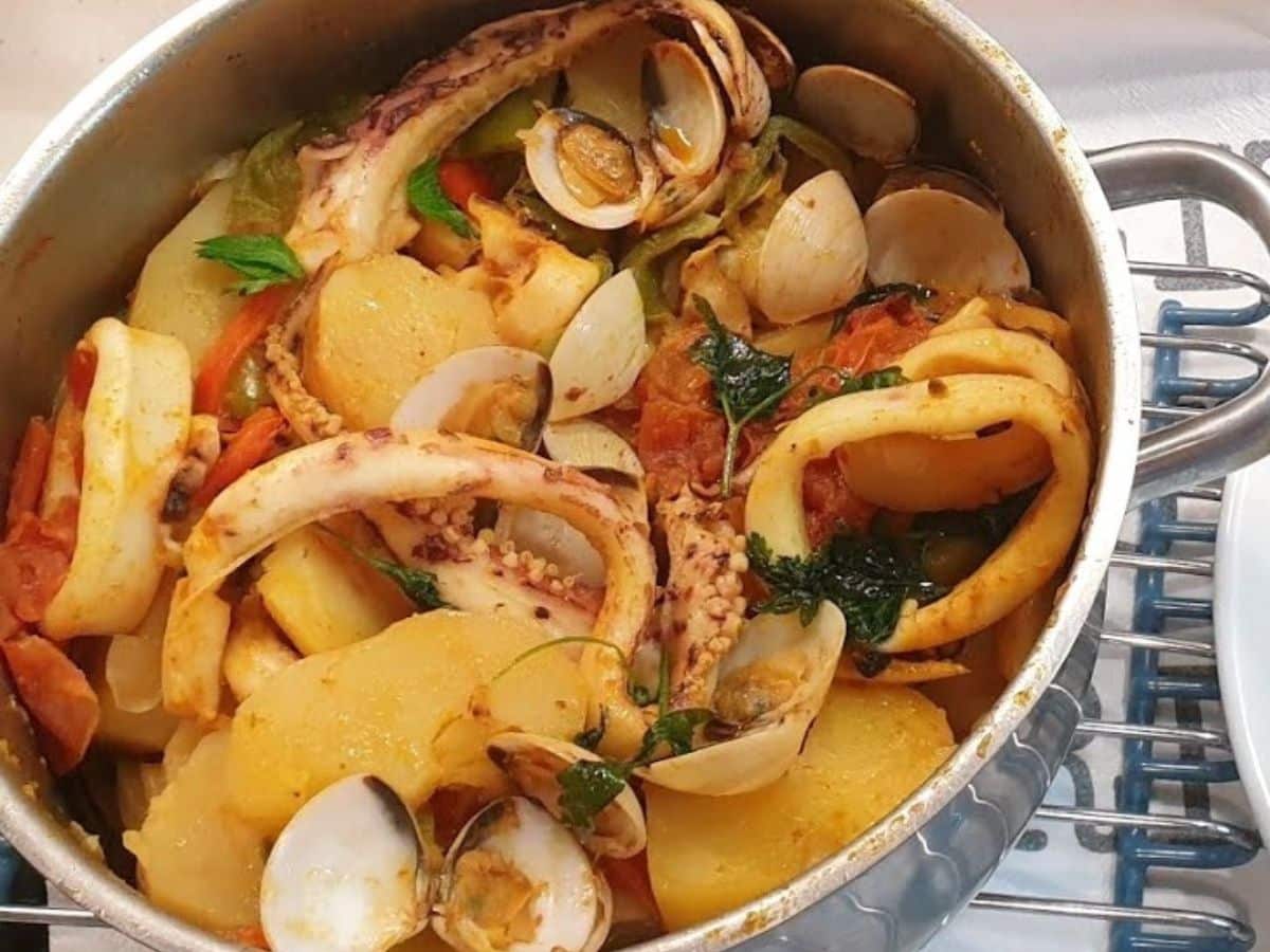 Receita da Caldeirada de Lula e Amêijoas