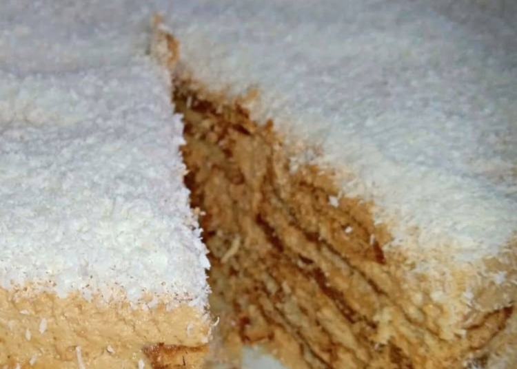 Receita do Bolo de Bolacha com Coco super fácil e barato