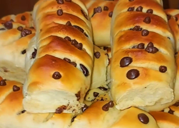 Receita fácil de Pães de Leite com Pepitas de Chocolate