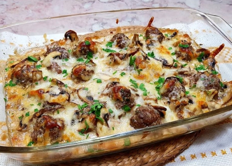 Receita de Almôndegas Gratinadas com Molho de Cogumelos