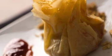 Receita divinal do Folhado de Queijo Brie com Mel e Nozes