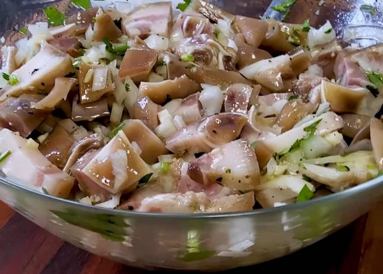Receita da Salada de Orelha de Porco