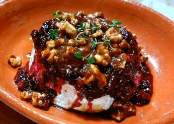 Receita do Camembert com Frutos Vermelhos e Nozes Caramelizadas