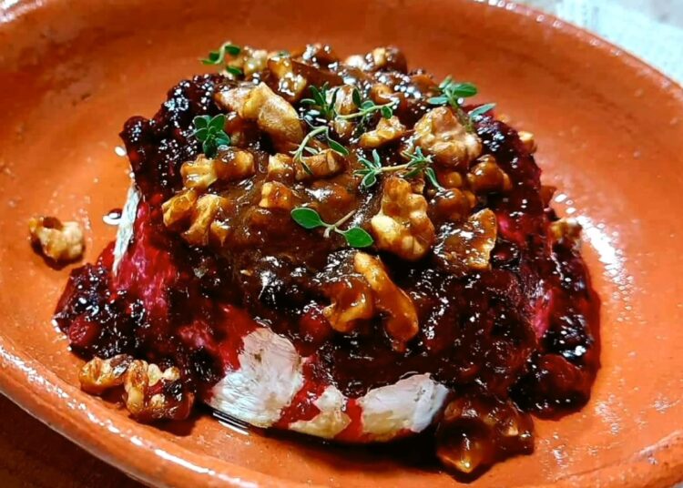 Receita do Camembert com Frutos Vermelhos e Nozes Caramelizadas