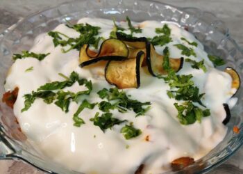 Receita de Beringela e Batata com Molho de Iogurte