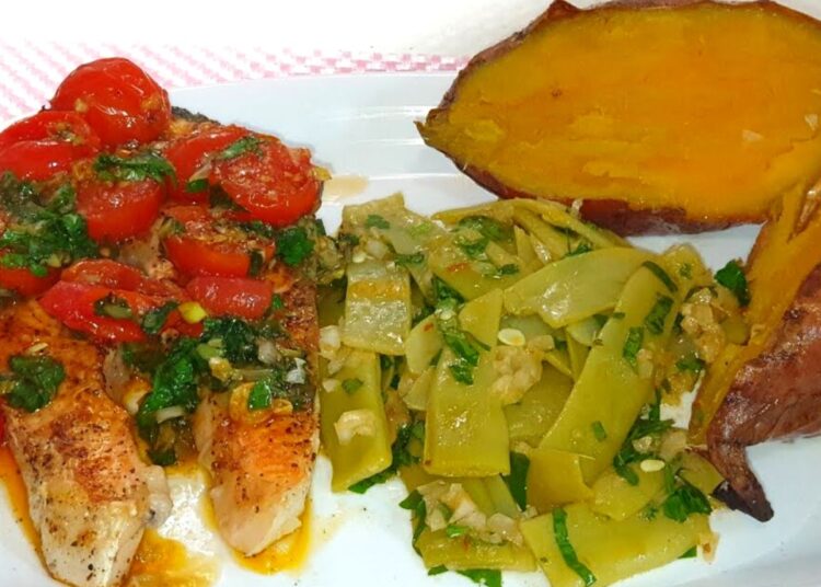 Receita de Salmão com Molho de Tomate