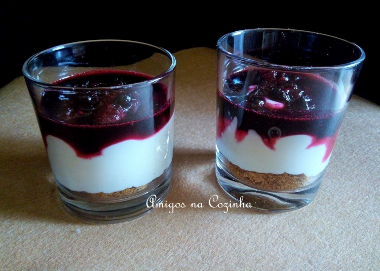 Receita do melhor Cheesecake de Limão com Frutos do Bosque