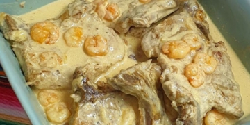 Receita de Costeletas com Molho de Natas e Camarão