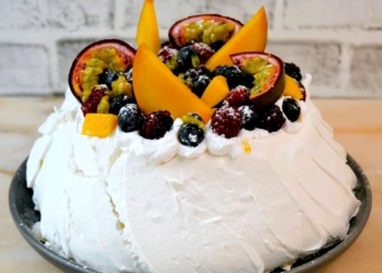 Receita da Pavlova com Chantilly e Frutas