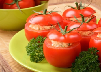 Receita de Tomates Recheados com Requeijão e Atum