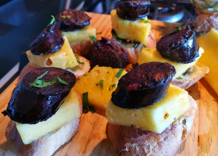 Receita dos deliciosos Canapés de Morcela com Ananás