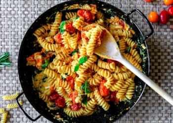 Receita da Massa com Tomate e Feta viral nas redes sociais